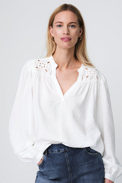 Alen-Bluse aus Viskose-Spitze | Cloud Dancer 2