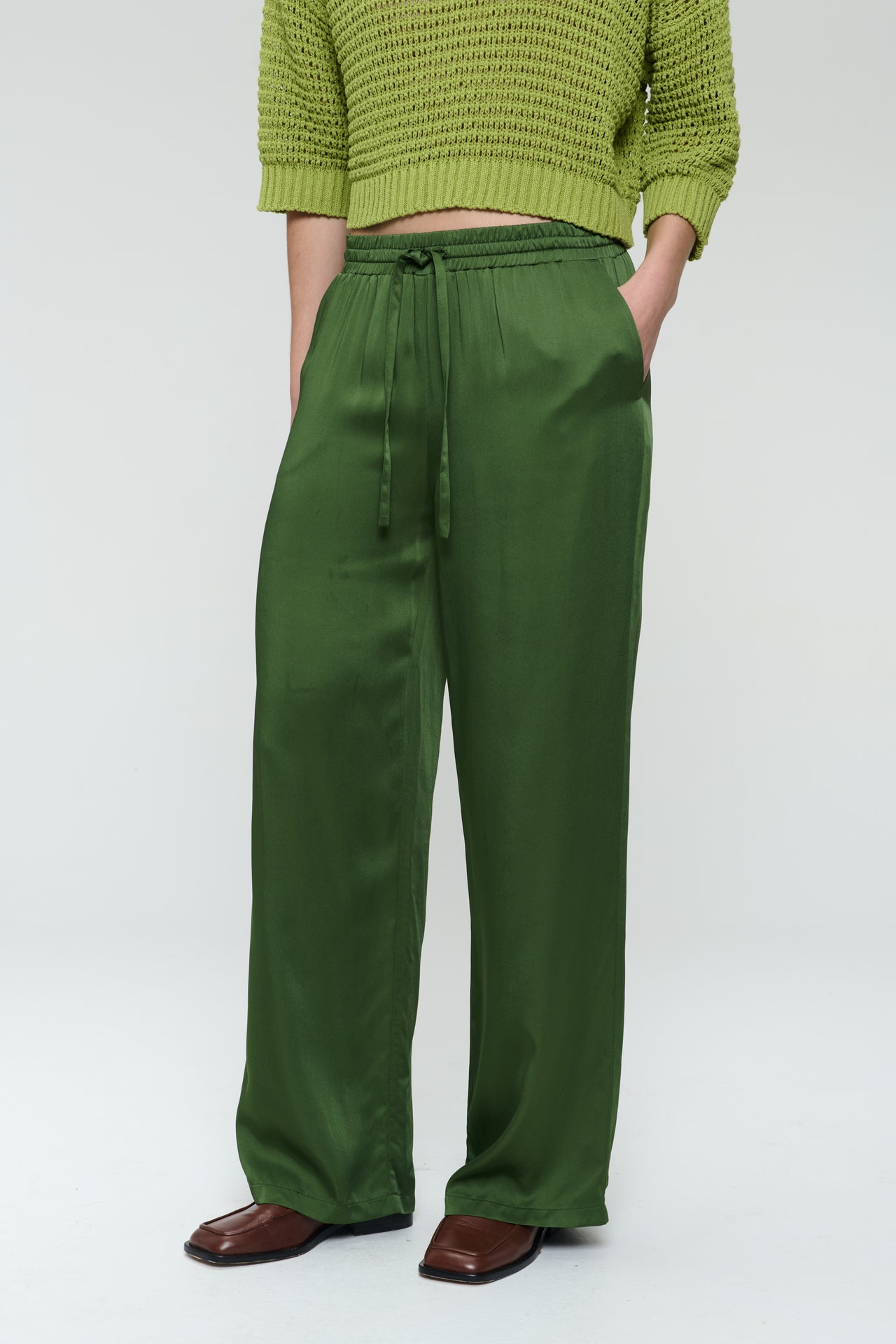 Simone saten viscose pants | Oliva Green