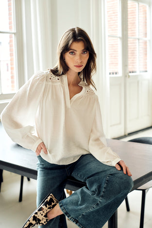 Alen viscose lace blouse | Clound Dancer 2