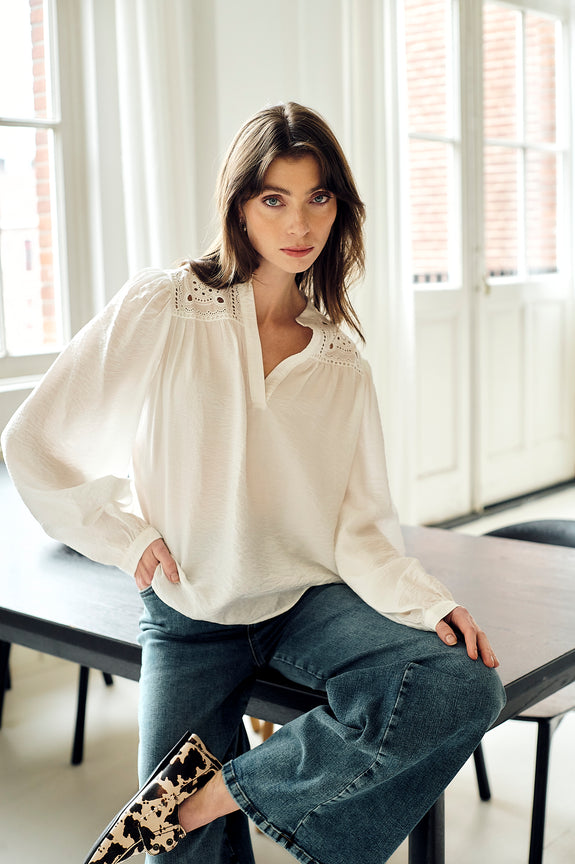 Alen viscose lace blouse | Clound Dancer 2