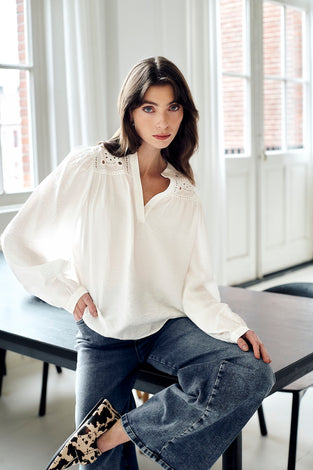 Alen viscose lace blouse | Clound Dancer 2