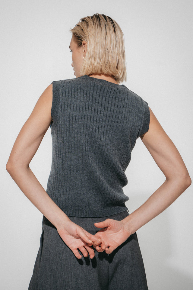 Oda back knitted viscose vest | Grey